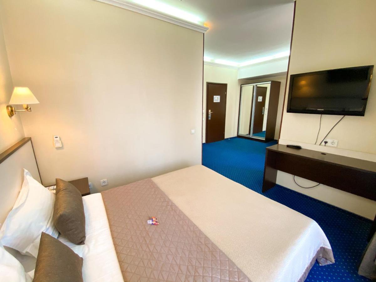 Zaporizhia Teatralny Hotel מראה חיצוני תמונה