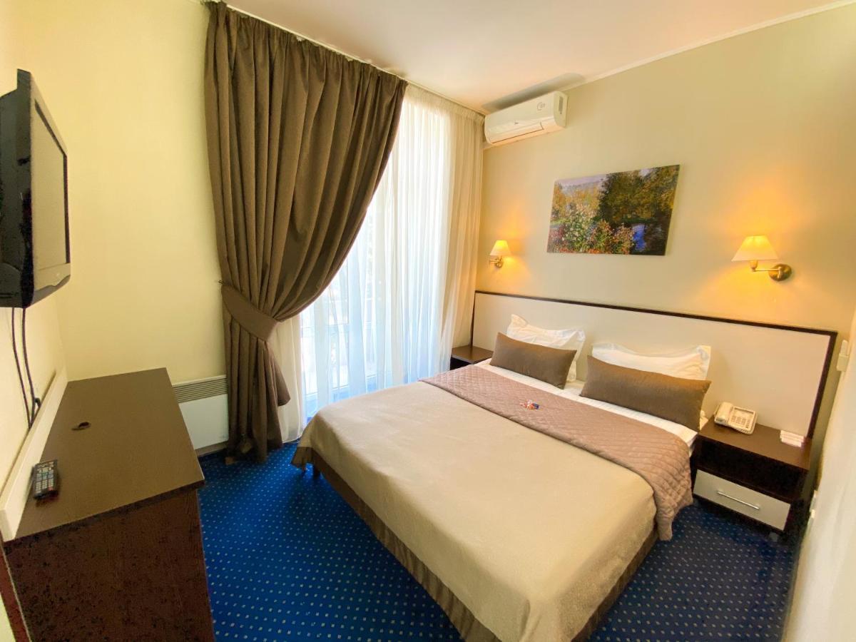Zaporizhia Teatralny Hotel מראה חיצוני תמונה