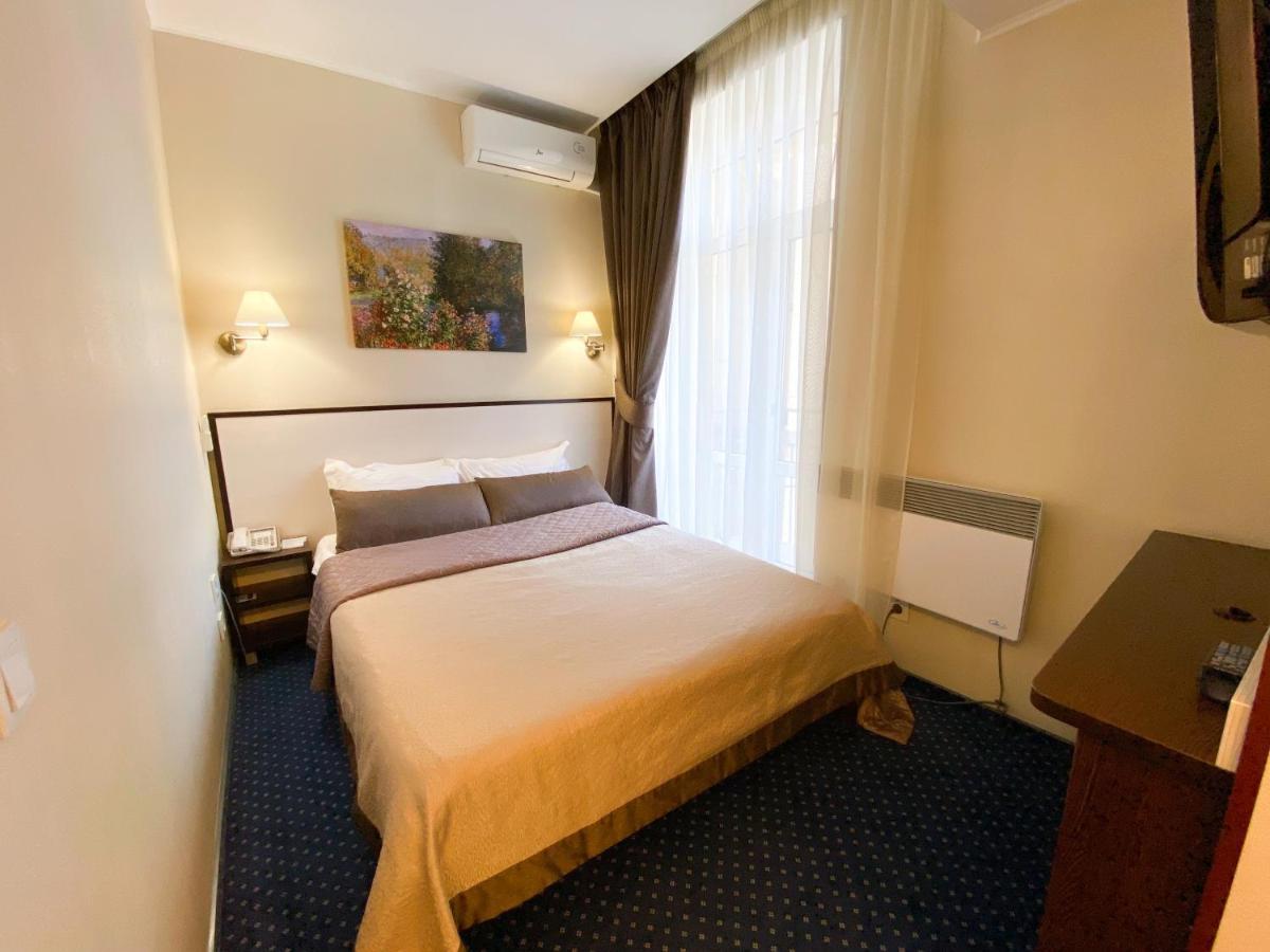 Zaporizhia Teatralny Hotel מראה חיצוני תמונה