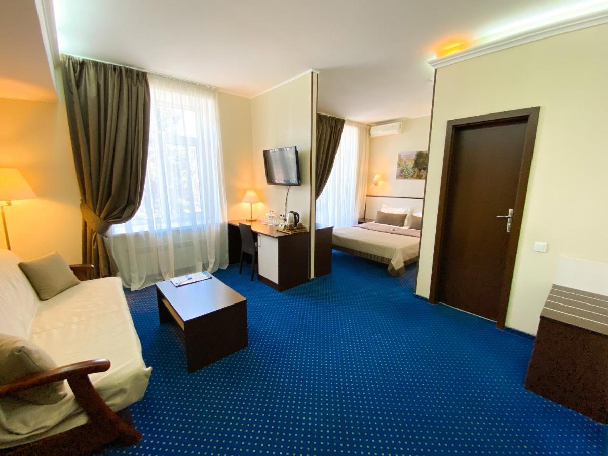 Zaporizhia Teatralny Hotel מראה חיצוני תמונה