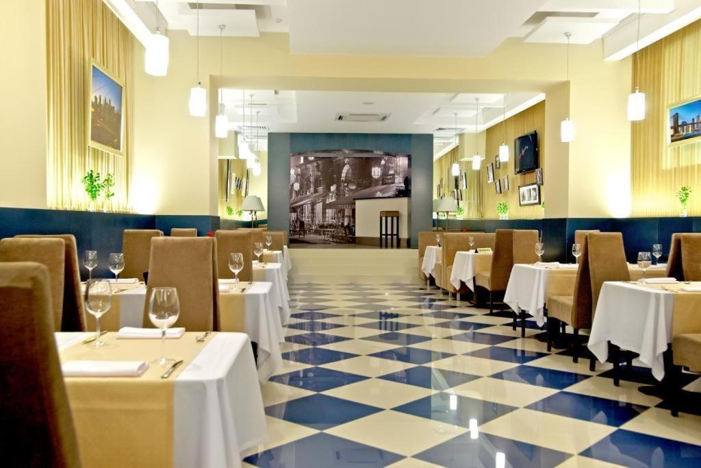Zaporizhia Teatralny Hotel מראה חיצוני תמונה